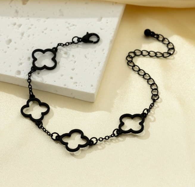 Hollow Clover Bracelet