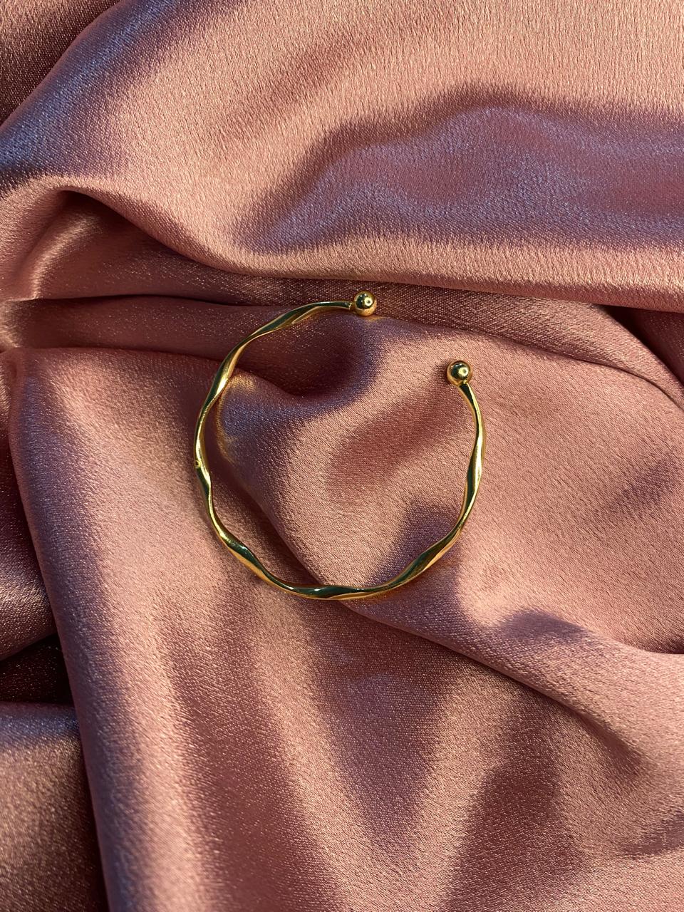 andkiss twist cuff bracelet gold